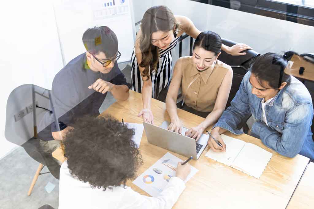 HR SDhared services by executives