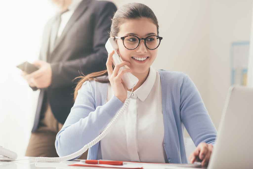 administrative support virtual assistant giving support to client