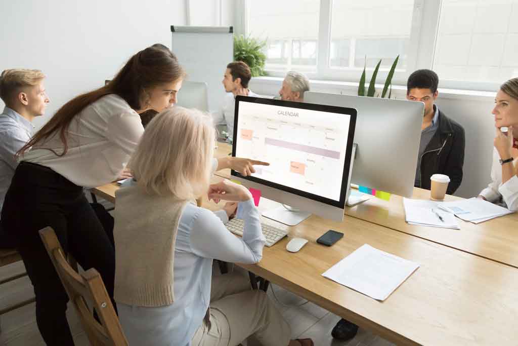 Assistant supporting managemnet in the planning and implementation